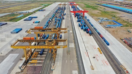 创新高！我国最大陆路口岸铁路半年货运进出口量突破1000万吨